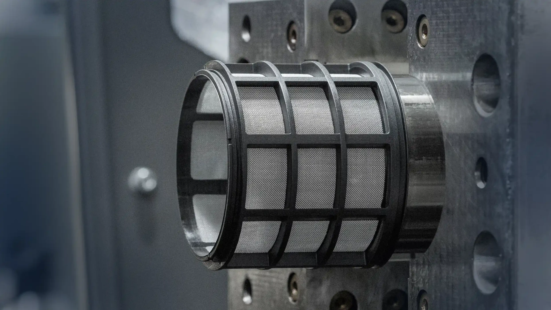Black moulded cage filter with mesh insert in the demoulding plate