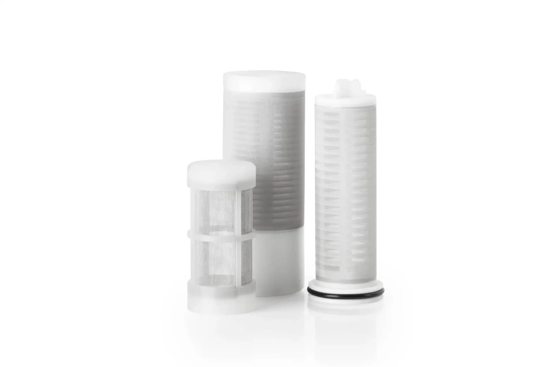 White cylindrical mesh filters with fine filtration layers